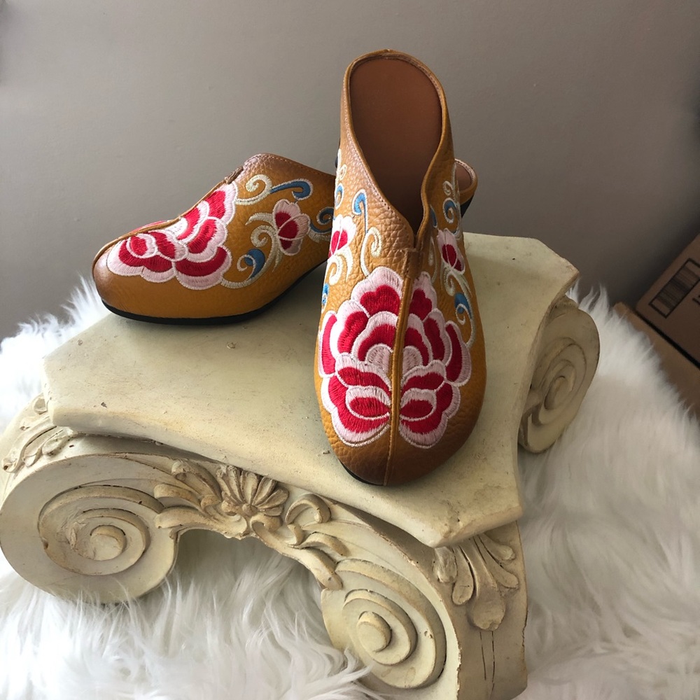 Mustard color clogs